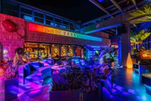 Fotografie z fotogalerie ubytování 东莞企石康门紫酒店 v destinaci Tung-kuan