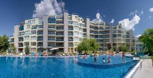 Bazen u ili blizu objekta Complex Oazis