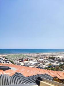 a view of a beach with buildings and the ocean at La mansarda del Panfilo in Cervia