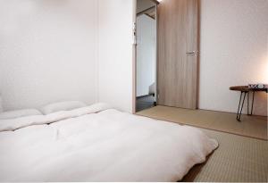 Postel nebo postele na pokoji v ubytování 西九条駅徒歩3分USJと梅田と関空直通丸々貸切一軒家koto別館