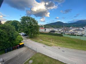 a view of a street with a town in the background at Wohnen auf der Sonnenseite in Gloggnitz
