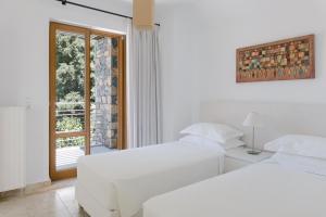 Postel nebo postele na pokoji v ubytování Manolioudis Villas