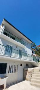a white building with a balcony on top of it at Casa do Vale in Arcos de Valdevez