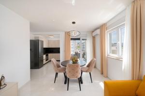 a kitchen and dining room with a table and chairs at Villa Mari- Royale in Podstrana