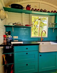 Nhà bếp/bếp nhỏ tại Pipowagen