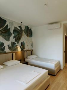 Katil atau katil-katil dalam bilik di Monun Hotel
