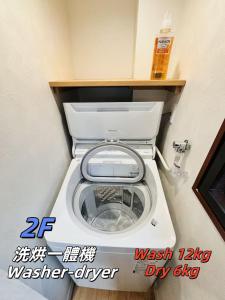 Фотография из галереи 豊の宿ーお花茶屋ー140平米ー駅6分ー寝室4つートイレ3つーシャワールーム3つー高速wifiー喫煙所有ー成田直通 в Токио