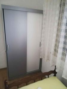 Postel nebo postele na pokoji v ubytování Apartment Cesarica - Velebit Riviera 31088