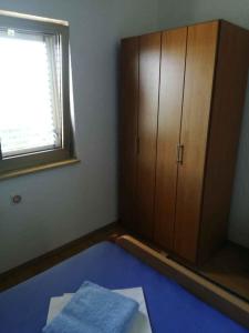 Postel nebo postele na pokoji v ubytování Apartment Cesarica - Velebit Riviera 31088