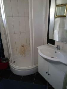 Koupelna v ubytování Apartment Cesarica - Velebit Riviera 31088