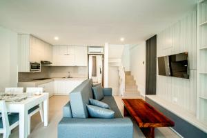 Η κουζίνα ή μικρή κουζίνα στο Artha Villa Pererenan By Fays Hospitality