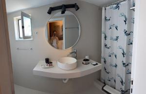 A bathroom at CALYPSO
