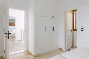 Postel nebo postele na pokoji v ubytování Manolioudis Villas