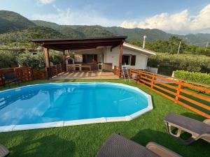 En generel udsigt til bjerge eller udsigt til bjerge taget fra feriehuset + 16 billeder