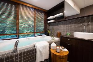 a bathroom with a bath tub and a sink at Daybreaker Daylesford in Daylesford