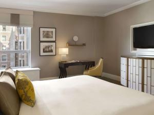 Postel nebo postele na pokoji v ubytování Fairmont Le Chateau Frontenac