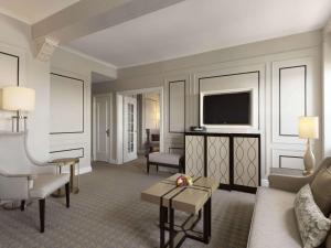 TV a/nebo společenská místnost v ubytování Fairmont Le Chateau Frontenac