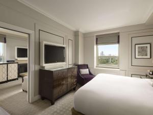 TV a/nebo společenská místnost v ubytování Fairmont Le Chateau Frontenac