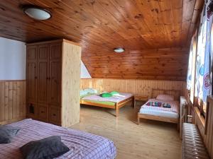 Ένα ή περισσότερα κρεβάτια σε δωμάτιο στο Summit Chalet Ždiar