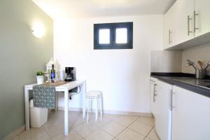 Η κουζίνα ή μικρή κουζίνα στο Apartments Frideric +3 φωτογραφίες