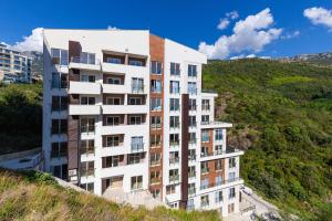 Nespecifikovaný výhled na hory nebo výhled na hory při pohledu z aparthotelu
