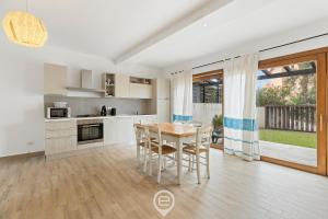 Η κουζίνα ή μικρή κουζίνα στο Mediterranean Garden House