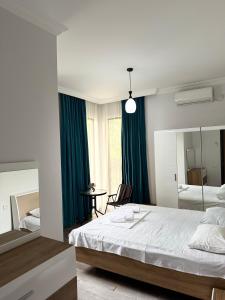 Postel nebo postele na pokoji v ubytování Lia Guest House