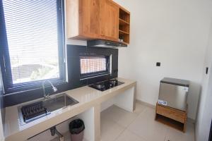 Η κουζίνα ή μικρή κουζίνα στο The Mirea Guest House