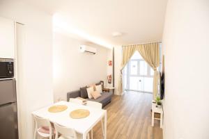 Posezení v ubytování Apartamentos corazón de Chamberí + 38 fotografií