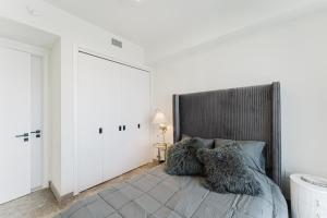 a bedroom with a bed with pillows on it at Ultra Luxe Apartment in Prime Location in Fort Lauderdale