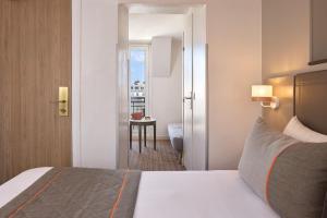 Postel nebo postele na pokoji v ubytování Timhotel Tour Eiffel