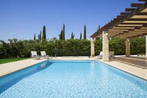 Bazén v ubytování Aphrodite Hills Rentals - Superior Villas nebo v jeho okolí