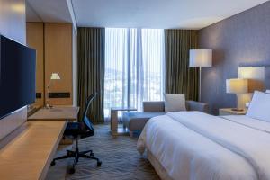 Postel nebo postele na pokoji v ubytování The Westin Guadalajara