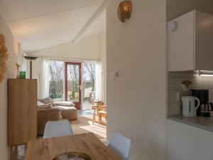 Η κουζίνα ή μικρή κουζίνα στο Holiday Home in Petten near Sandy Beach