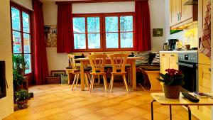 a kitchen with a table and chairs in it at Bergzicht in Mariapfarr