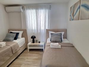 Postel nebo postele na pokoji v ubytování Apartments Ivica