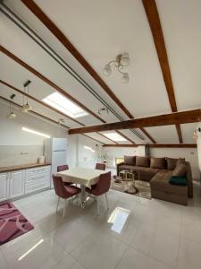 Χώρος καθιστικού στο Apartman Lili