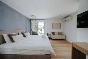 Ένα ή περισσότερα κρεβάτια σε δωμάτιο στο 175 Design Residence - With mamad