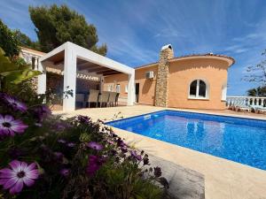 Bazén v ubytování Villa Bellavista Calpe nebo v jeho okolí