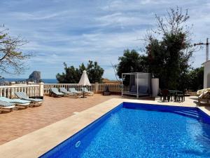 Bazén v ubytování Villa Bellavista Calpe nebo v jeho okolí