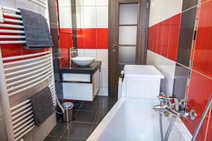 Koupelna v ubytování Apartmán v Srdci Náchoda + 12 fotografií