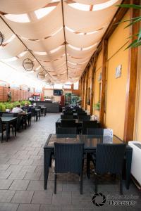 Restaurace v ubytování Pensiunea Schwartz