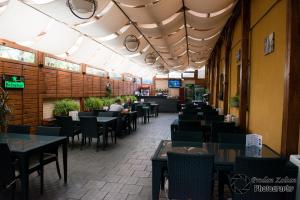 Restaurace v ubytování Pensiunea Schwartz