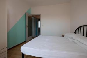 A bed or beds in a room at Belvedere Lido Adriano