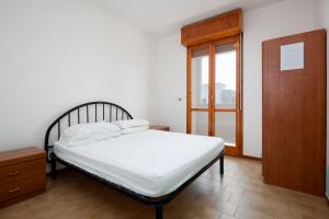 Postel nebo postele na pokoji v ubytování Belvedere Lido Adriano + 7 fotografií