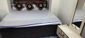 Postel nebo postele na pokoji v ubytování Radhika P Guest House Ajmer