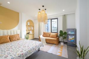 Postel nebo postele na pokoji v ubytování Luxe Hotel Truong Chinh Ha Noi + 14 fotografií
