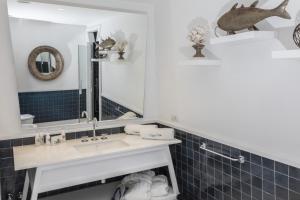 a bathroom with a sink and a mirror at Relais Blu in Massa Lubrense