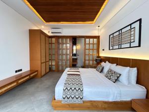 a bedroom with a large bed in a room at Sudut Padi Villa Ubud by Omkara Experience in Ubud