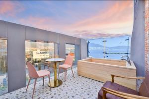 Χώρος καθιστικού στο Jinhae 701 Hotel